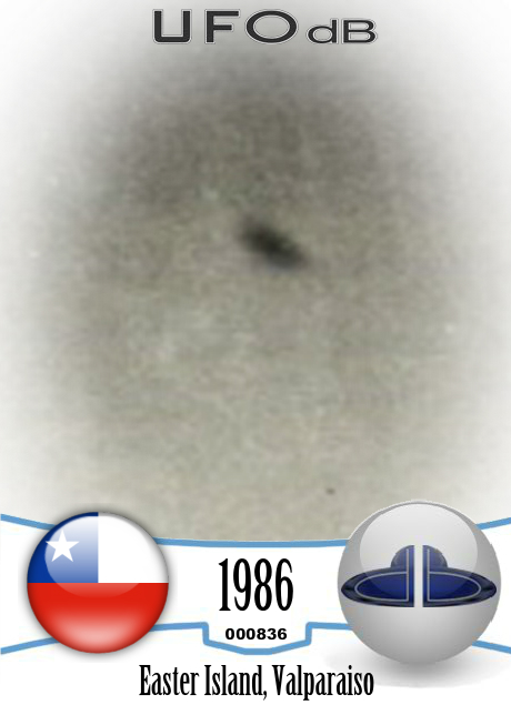 Flying saucer UFO in tourist picture on Easter island in 1986 UFO CARD Number 836