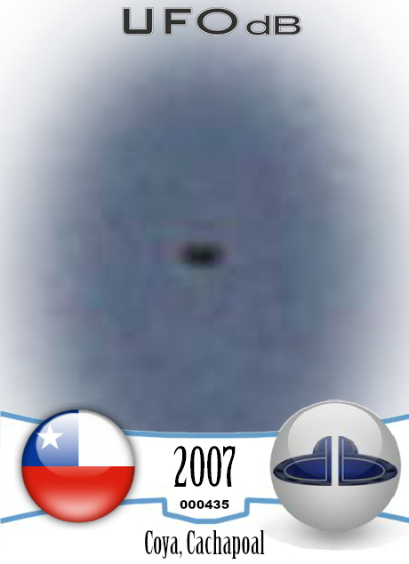 Kids picture captures a passing UFO in the sky of Cayo Chile in 2007 UFO CARD Number 435