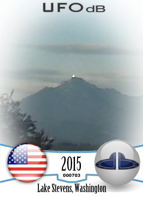 Looked to mountain. saw gigantic hovering ufo - Lake Stevens USA 2015 UFO CARD Number 703