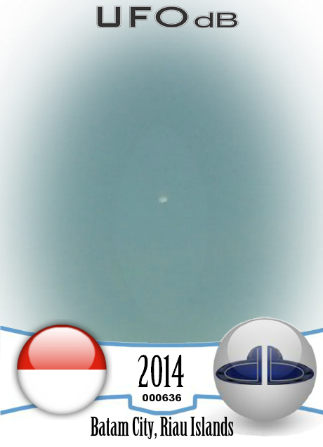Sea picture capture UFO far away near Riau Islands Indonesia 2014 UFO CARD Number 636