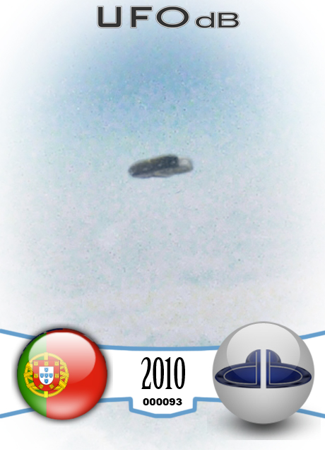 UFO picture Sighting from RyanAir airplane - Portugal UK - May 2010 UFO CARD Number 93